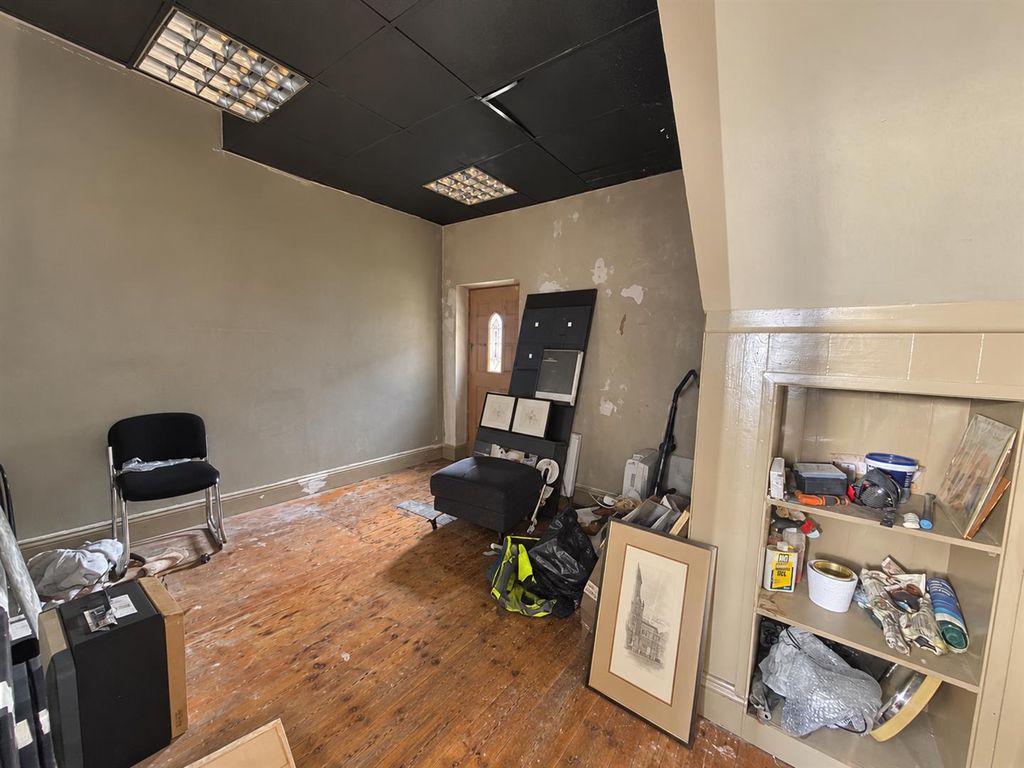 Property photo 3 of 10 Brightened Room With Original Furnishings.Png