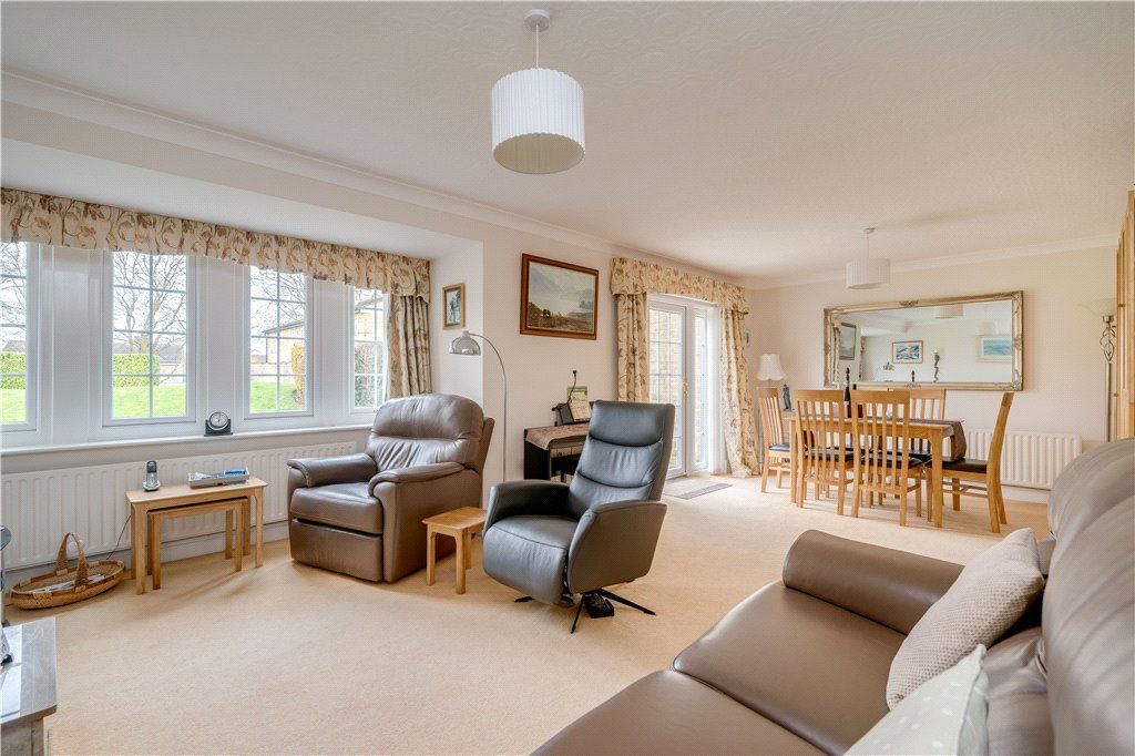 Property photo 2 of 16 Sitting Room