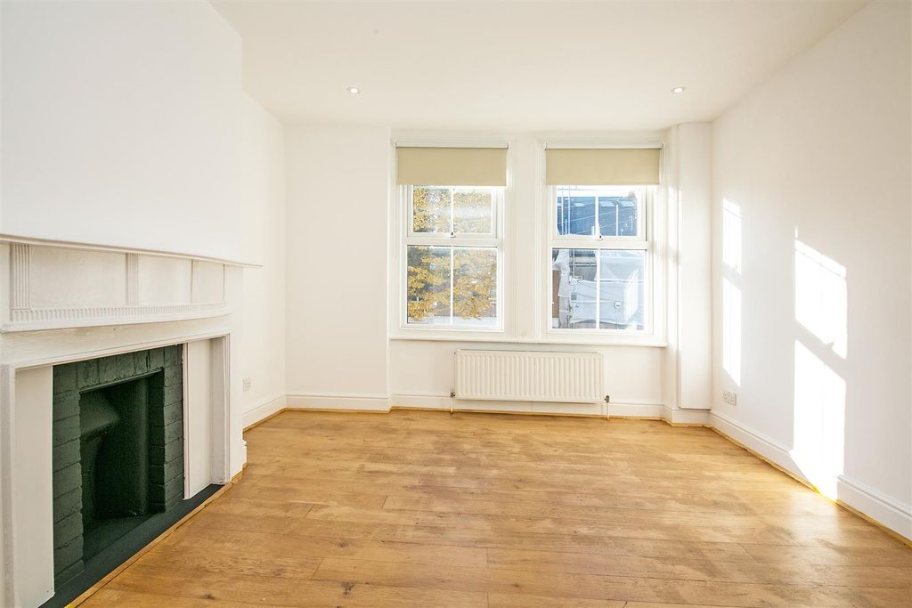 Property photo 2 of 11 54B Gilbey Road Sw17 Bedroom 1B.Jpg
