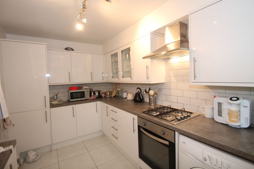 Property photo 3 of 9 Kitchen
