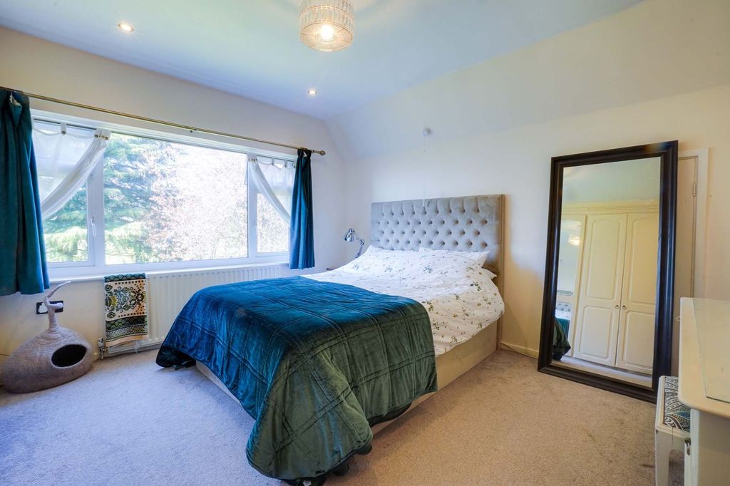 Property photo 3 of 36