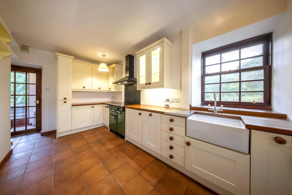 Property photo 2 of 9 Kitchen