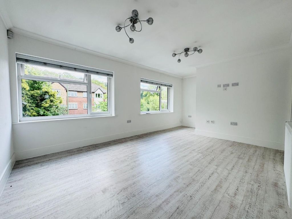 Property photo 3 of 6 Img_5498.Jpg