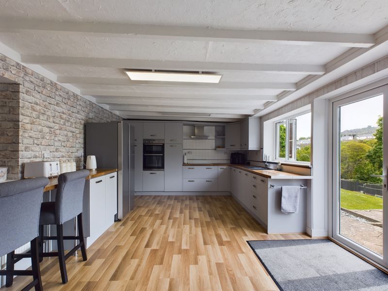 Property photo 2 of 30 Aneth Lowen Kitchen