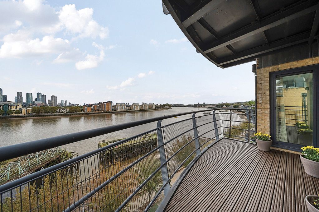 Property photo 1 of 23 Balcony