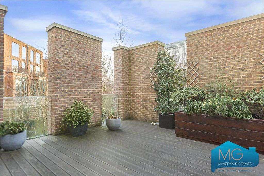 Property photo 2 of 23 Picture No. 18