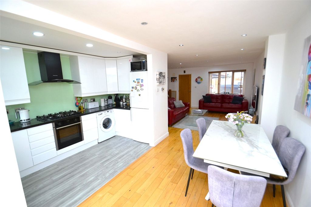 Property photo 2 of 13 Picture No. 12
