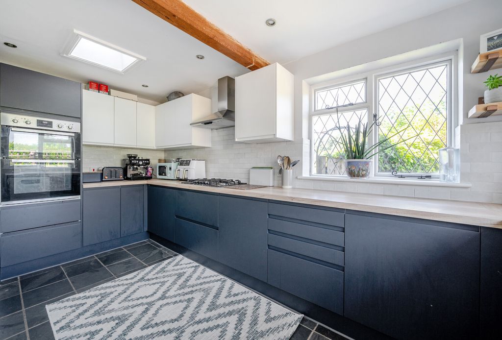 Property photo 2 of 22 1306550-22-6852d4...