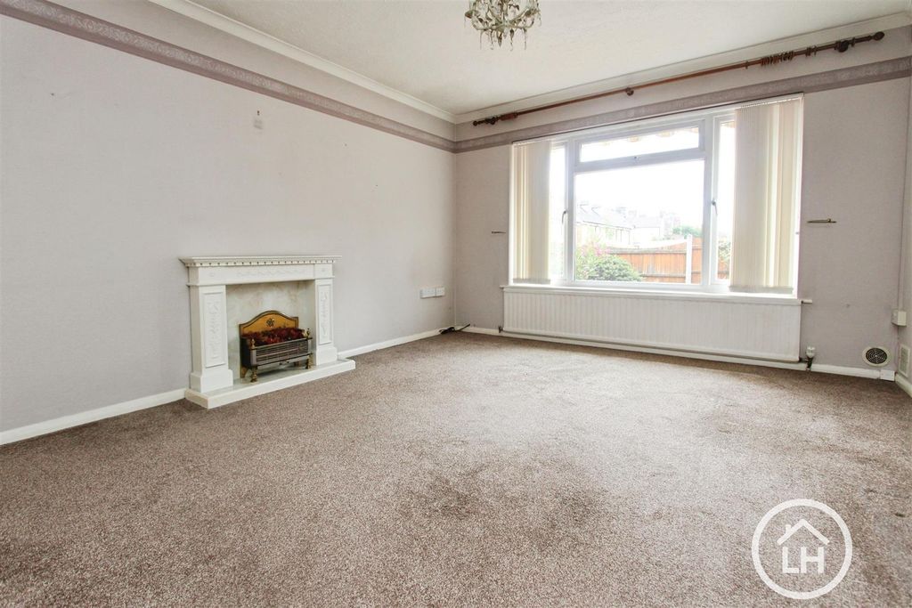 Property photo 2 of 14 Lounge