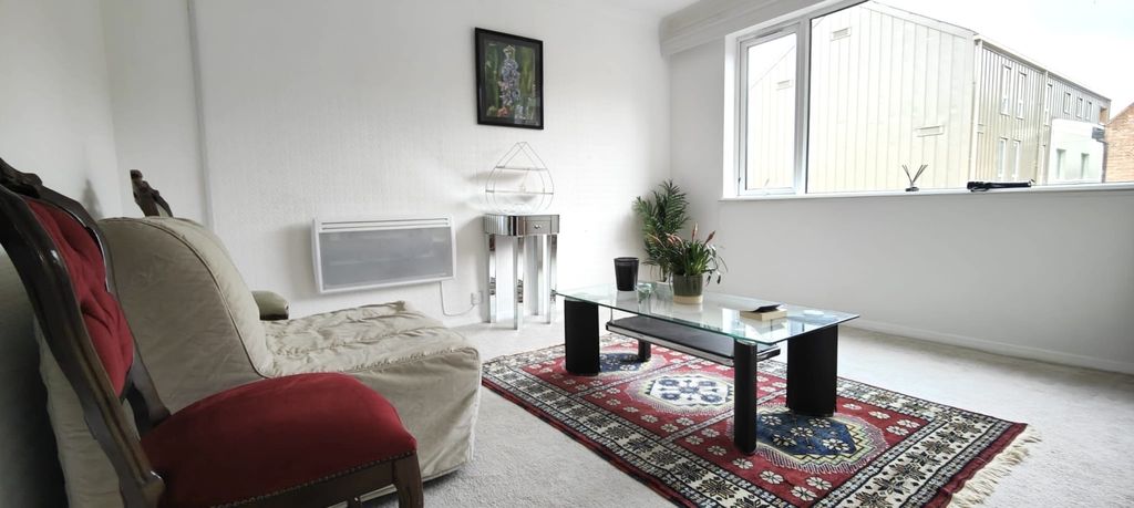 Property photo 2 of 5 B6452130-E654-467D-9D0D-CE67Cbc0Bbbc