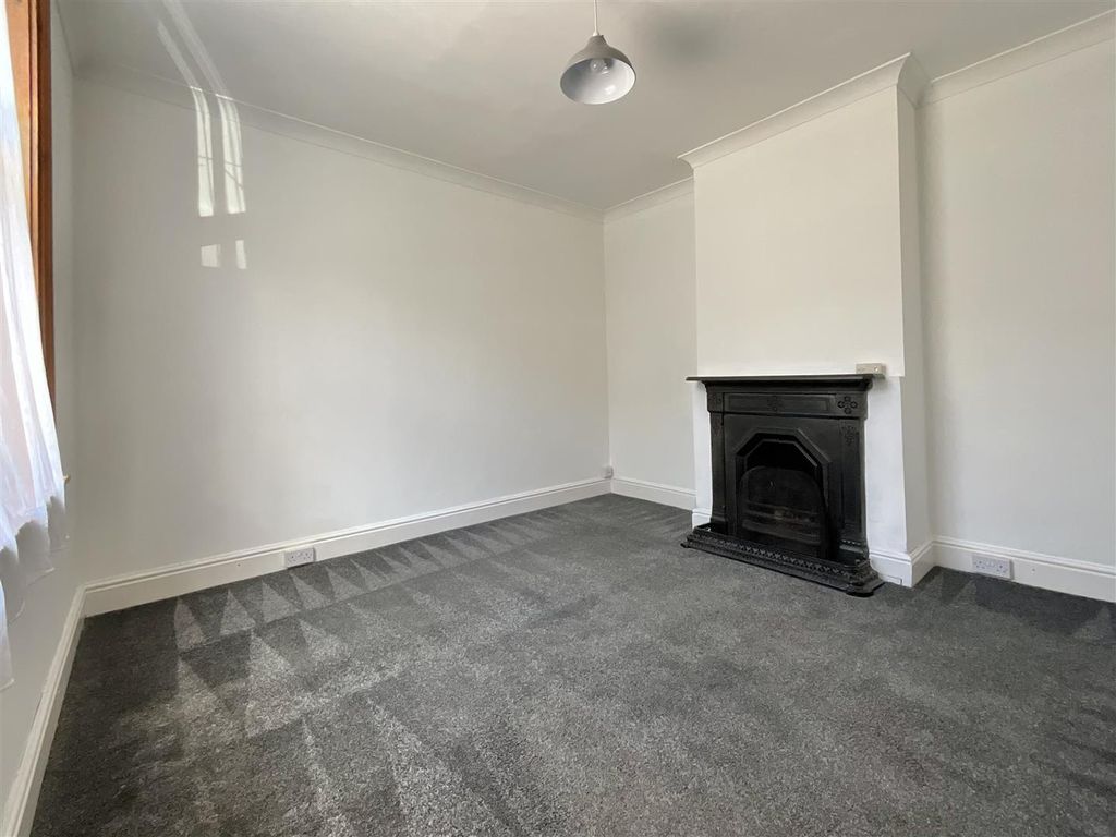 Property photo 2 of 14 Lounge