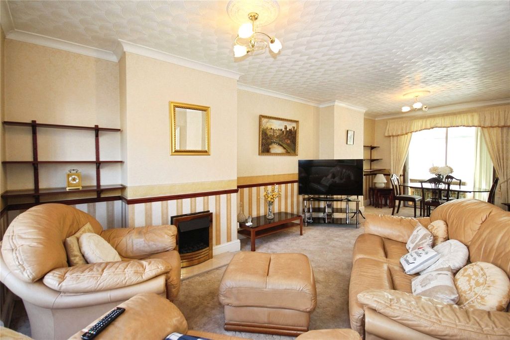 Property photo 2 of 22 Living Room