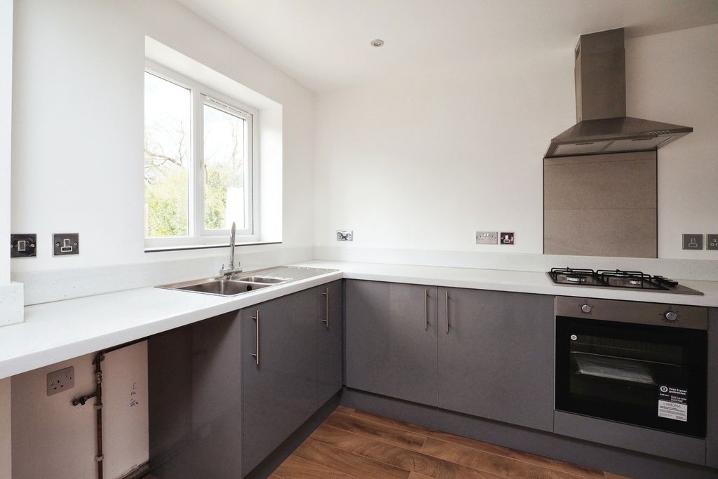 Property photo 3 of 16 Kitchen