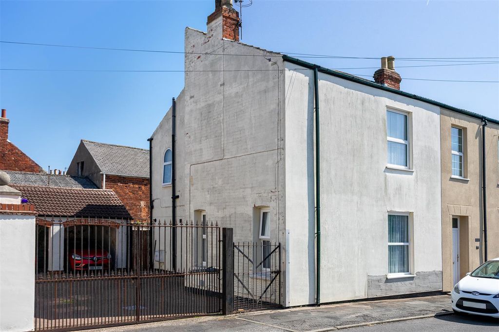 Property photo 1 of 12