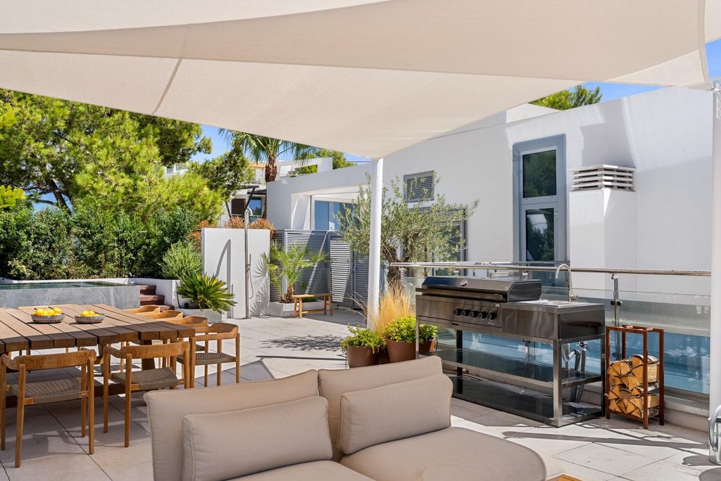 Property photo 2 of 32