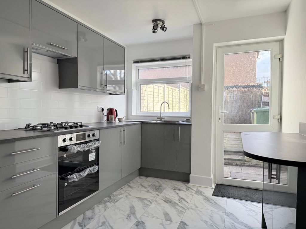 Property photo 2 of 9 Kitchen