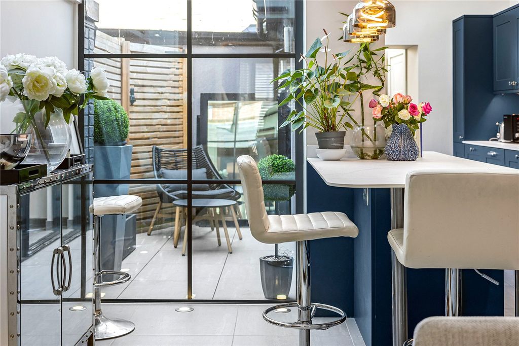 Property photo 2 of 23 Picture No. 13