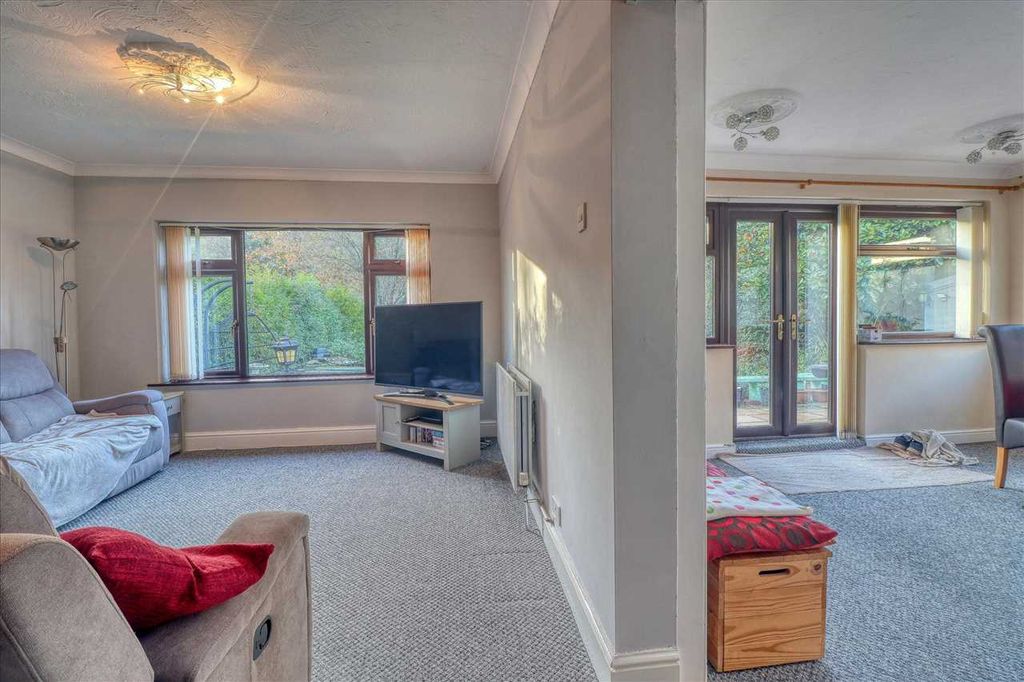 Property photo 3 of 24 Lounge