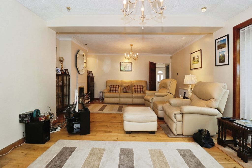 Property photo 3 of 18 Pbox-Img.Jpg