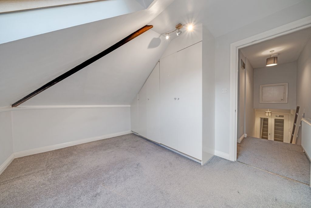 Property photo 3 of 11 02-569881710 - Mcb - Ns - Flat 5 , 38 Bromley Rd,