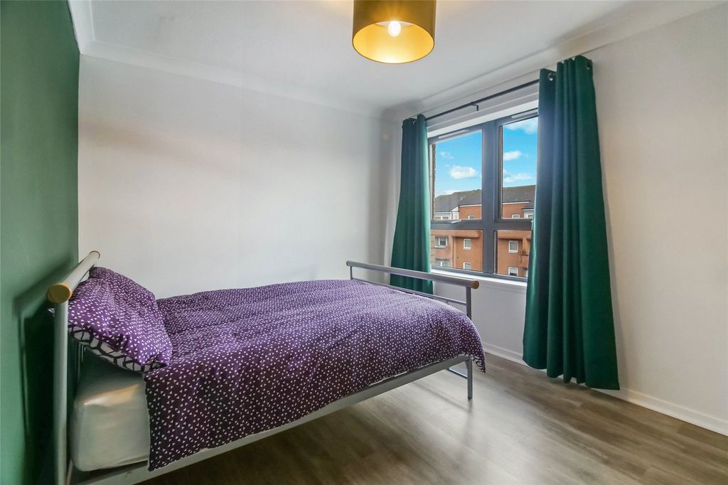 Property photo 3 of 14 8