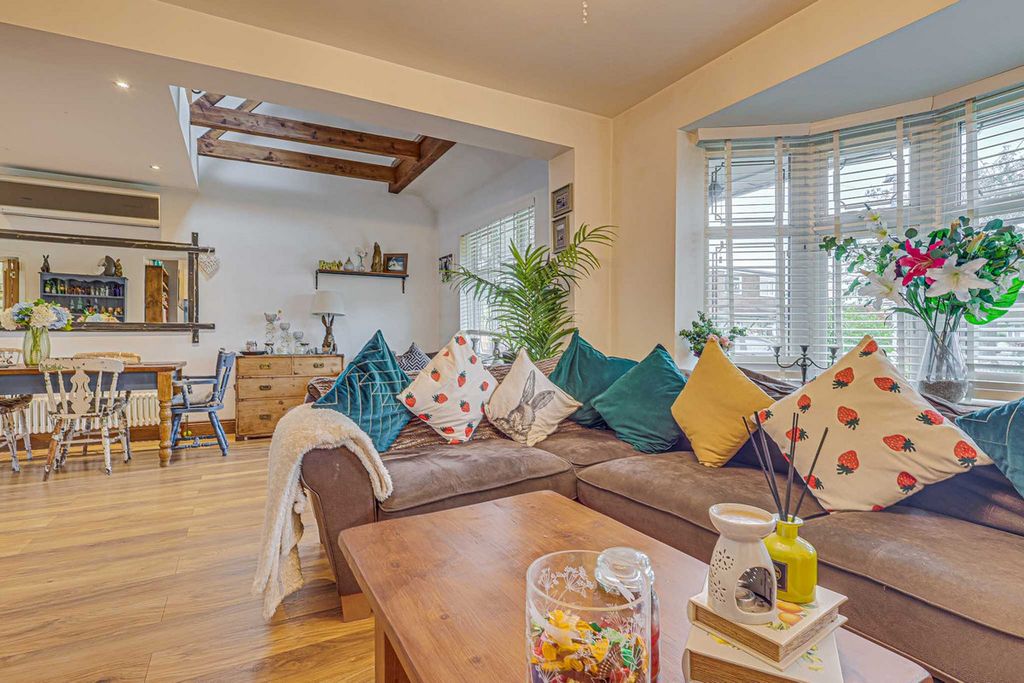 Property photo 3 of 33