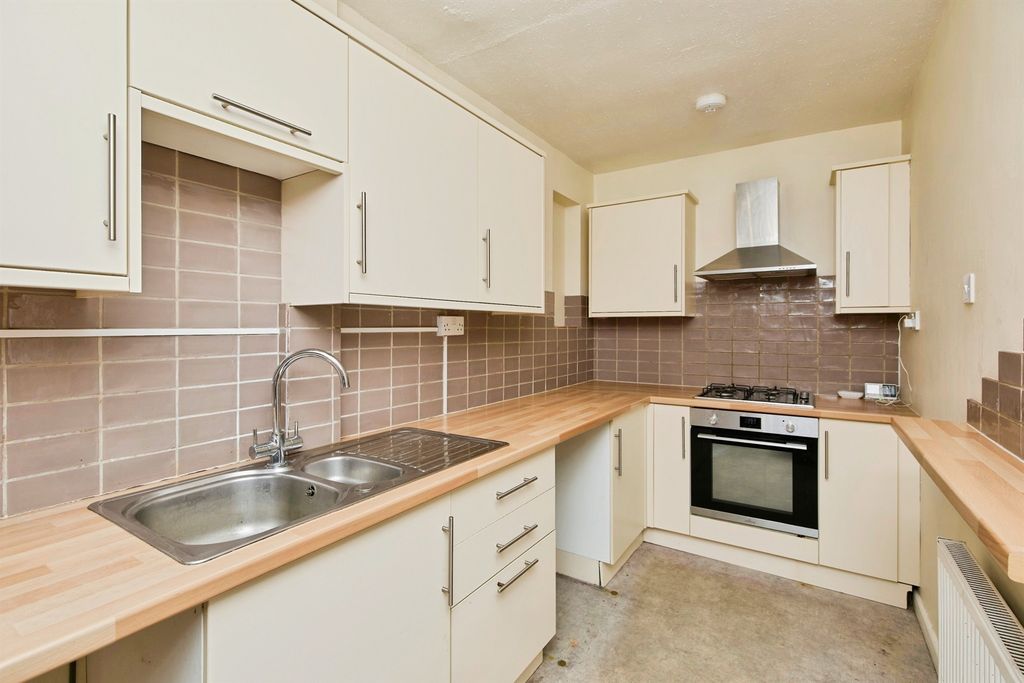 Property photo 2 of 15 Kitchen: