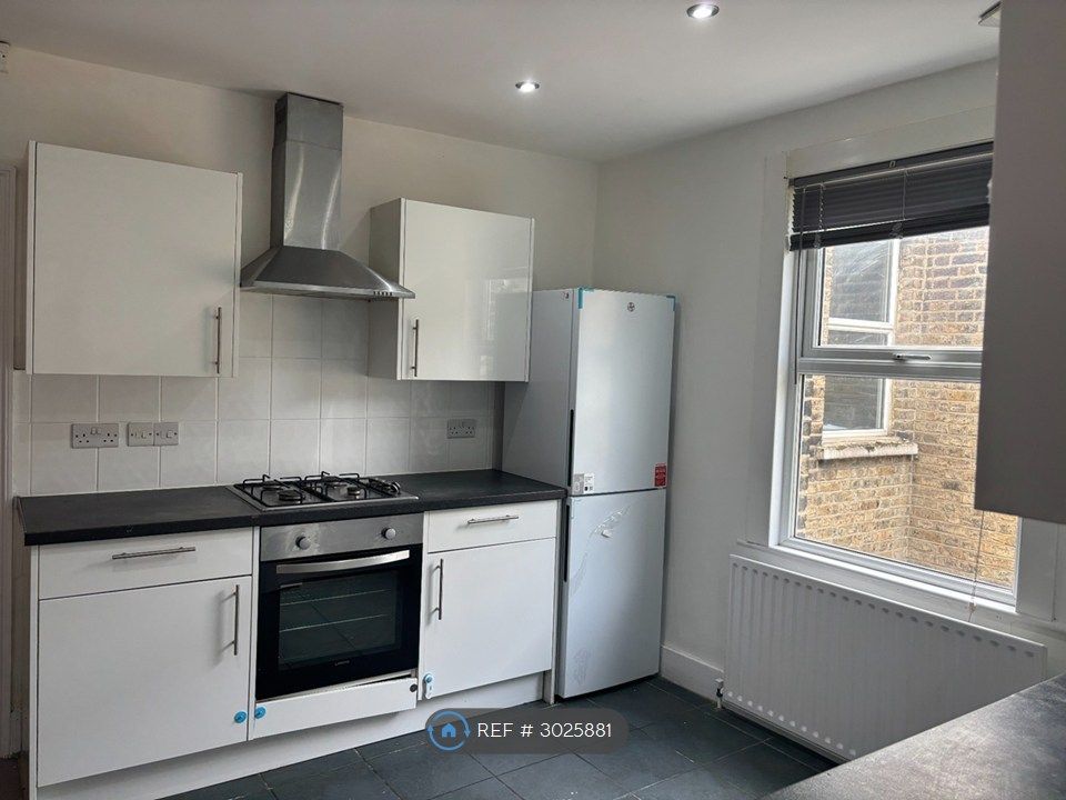 Property photo 2 of 8 Kitchen
