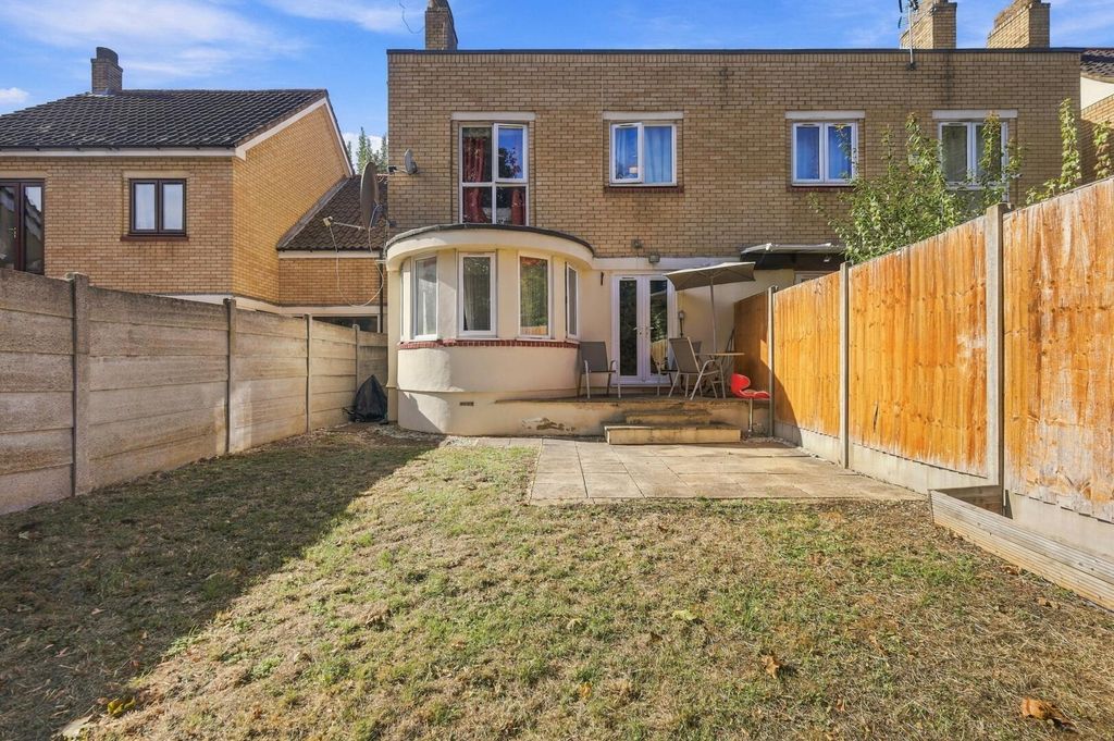 Property photo 2 of 21 Rear Garden