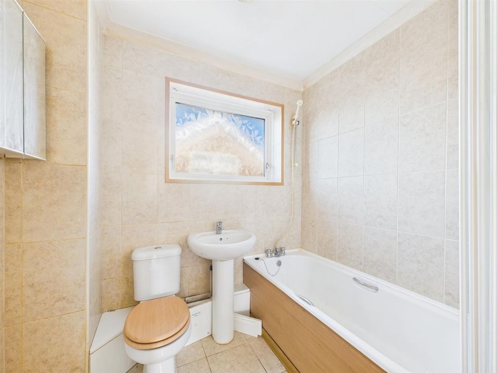 Property photo 3 of 10 Cam02295G0-Pr0368-Still005.Jpg