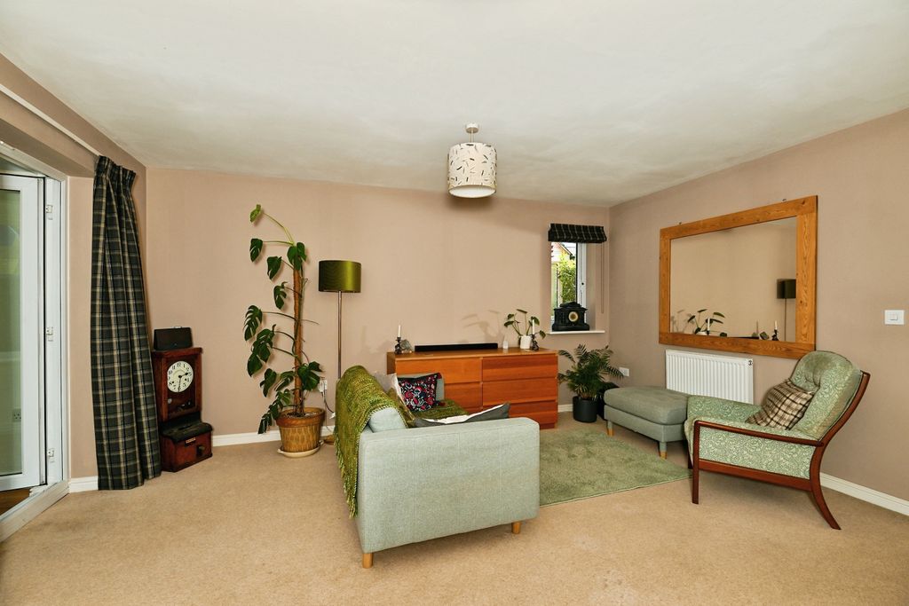 Property photo 3 of 21 Lounge/Dining Room