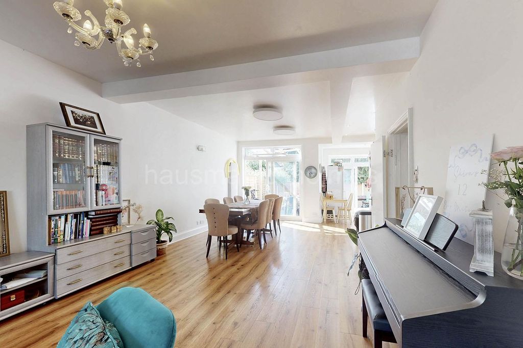 Property photo 3 of 20 W (2).Jpg