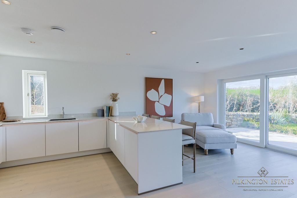 Property photo 3 of 23 4616694