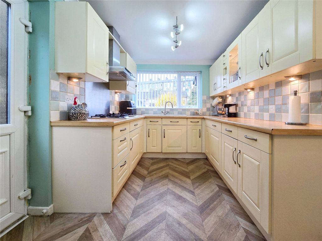 Property photo 3 of 22 Fitted Kitchen