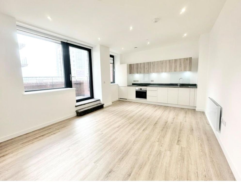 Property photo 3 of 7 Living Room