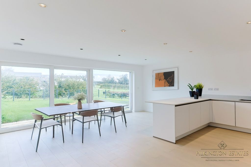 Property photo 3 of 13 4616714