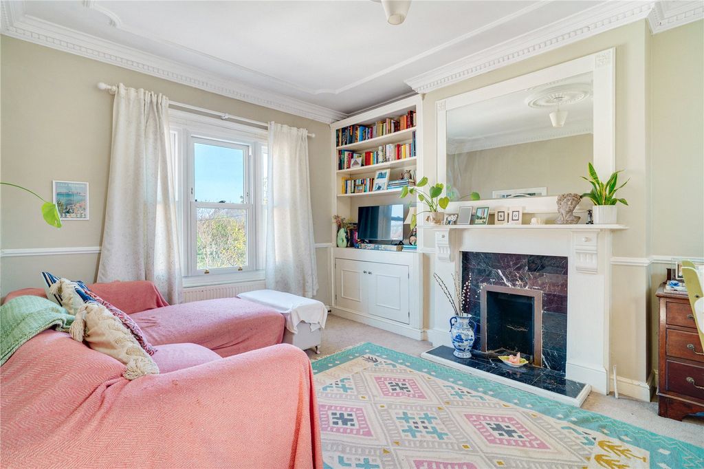 Property photo 2 of 10 Picture No. 12