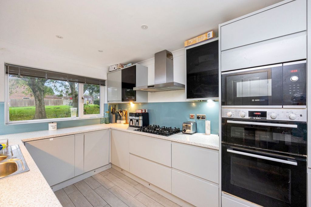 Property photo 2 of 23