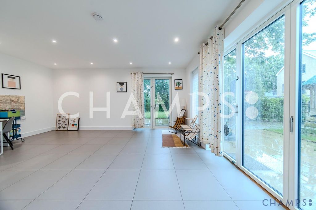 Property photo 3 of 16 Gallery