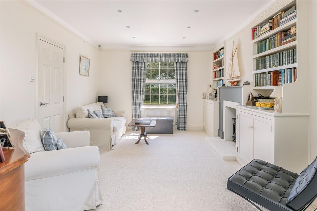 Property photo 3 of 34 Sitting Room