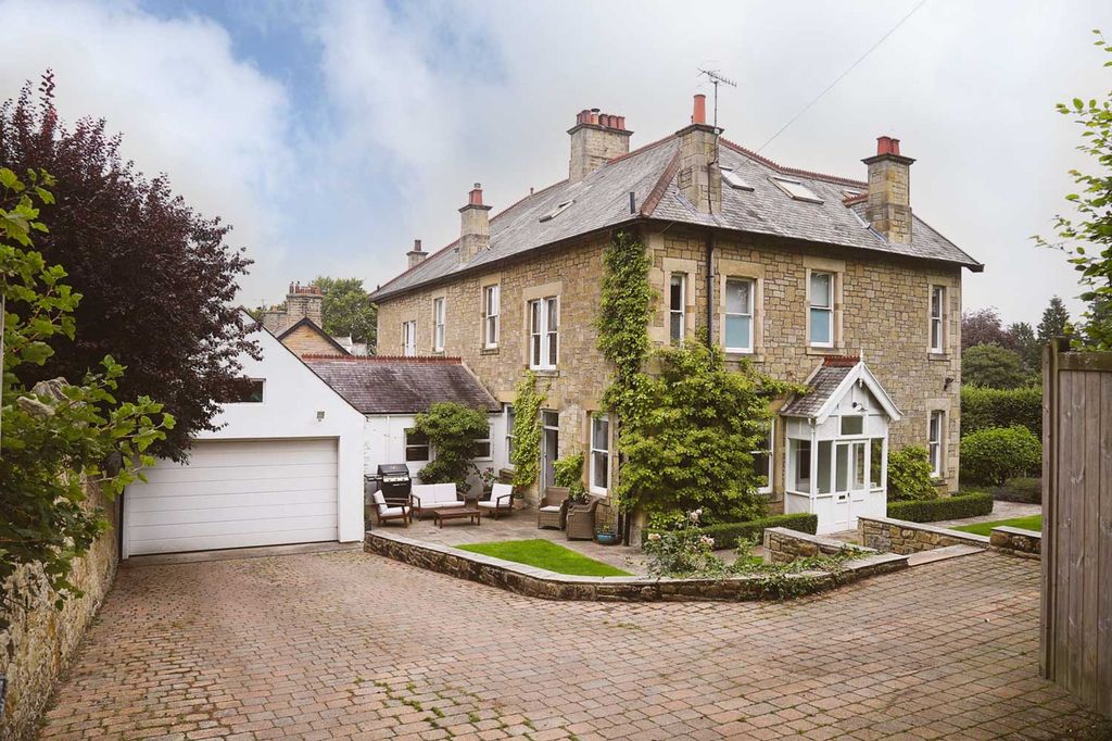 Property photo 1 of 24
