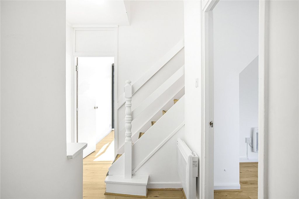 Property photo 3 of 19 Hallway