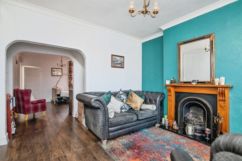 Property photo 2 of 18