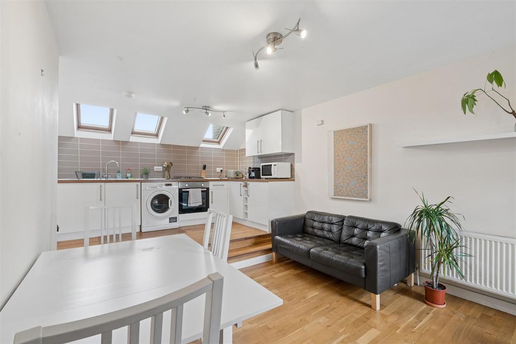 Property photo 1 of 10 Tff 12 Hoyle Road Sw17 Reception 1.Jpg