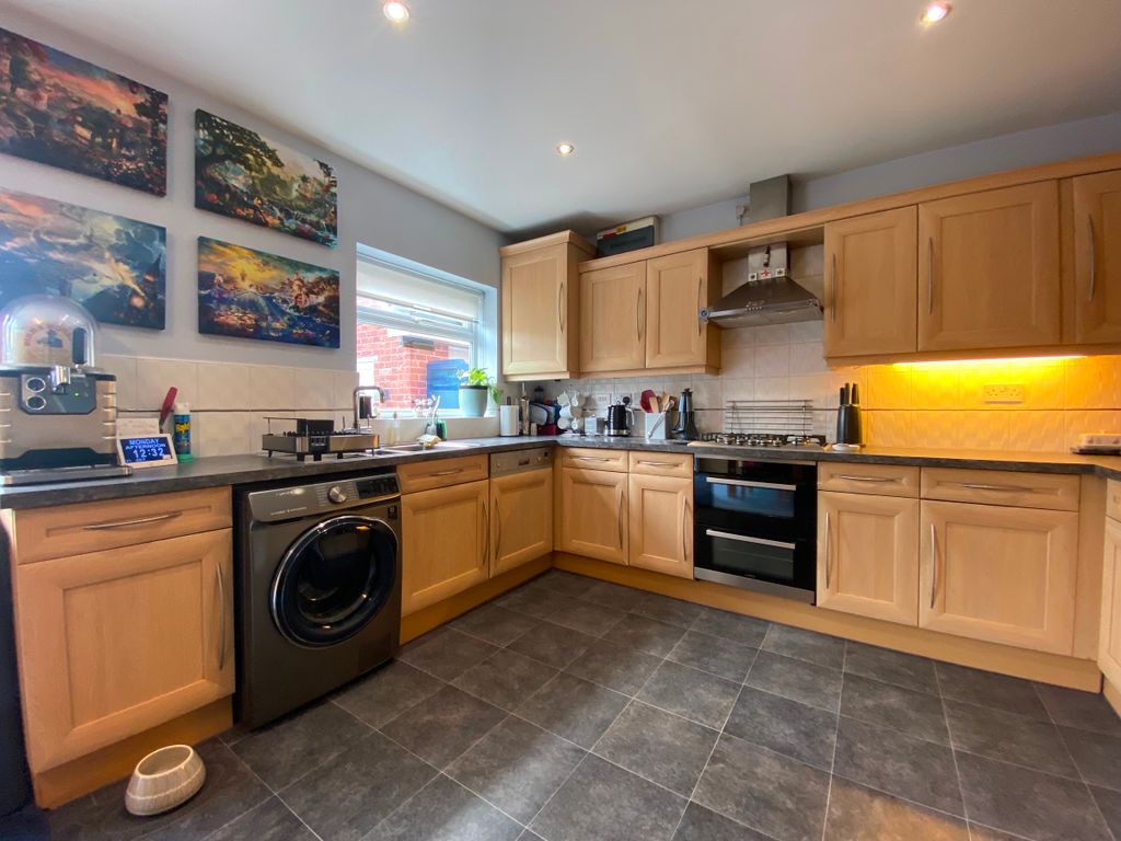 Property photo 3 of 27