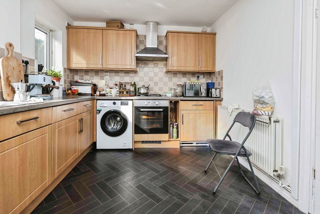 Property photo 3 of 15 Kitchen