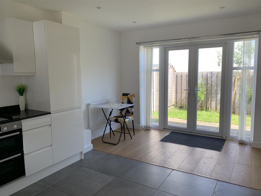 Property photo 3 of 19 Dining Area