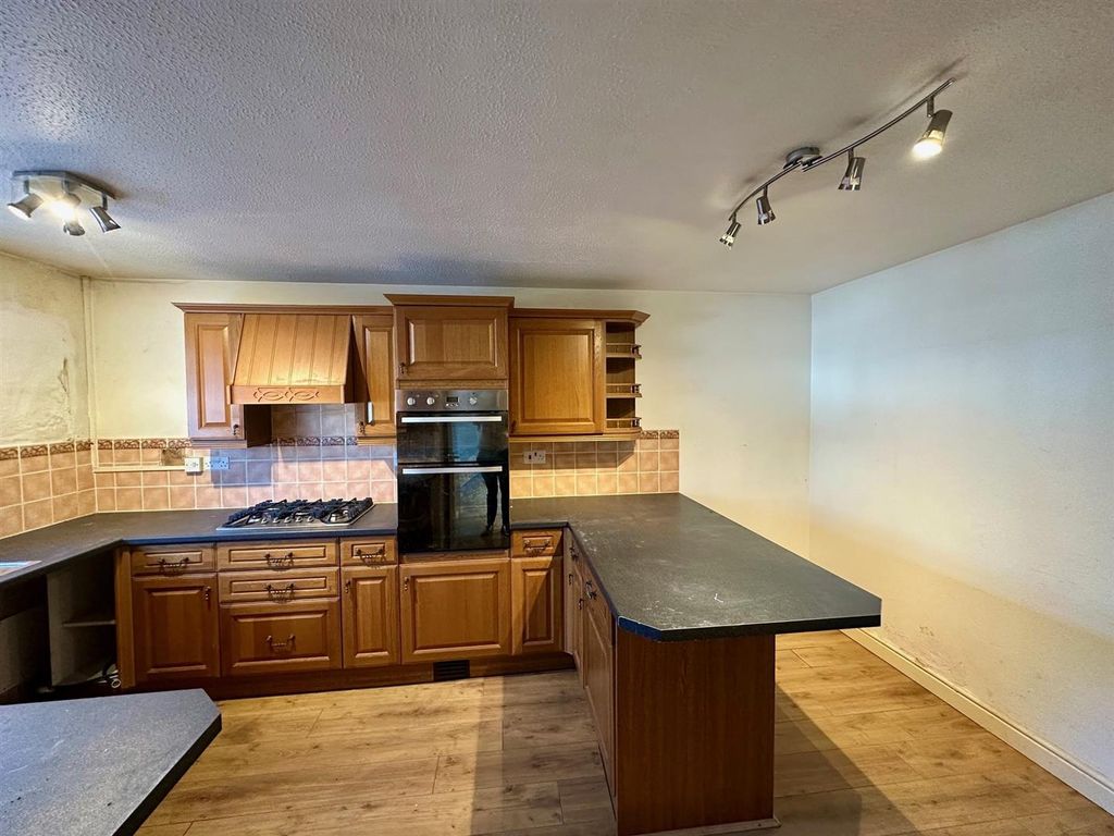 Property photo 2 of 20 Kitchen/Dining Room
