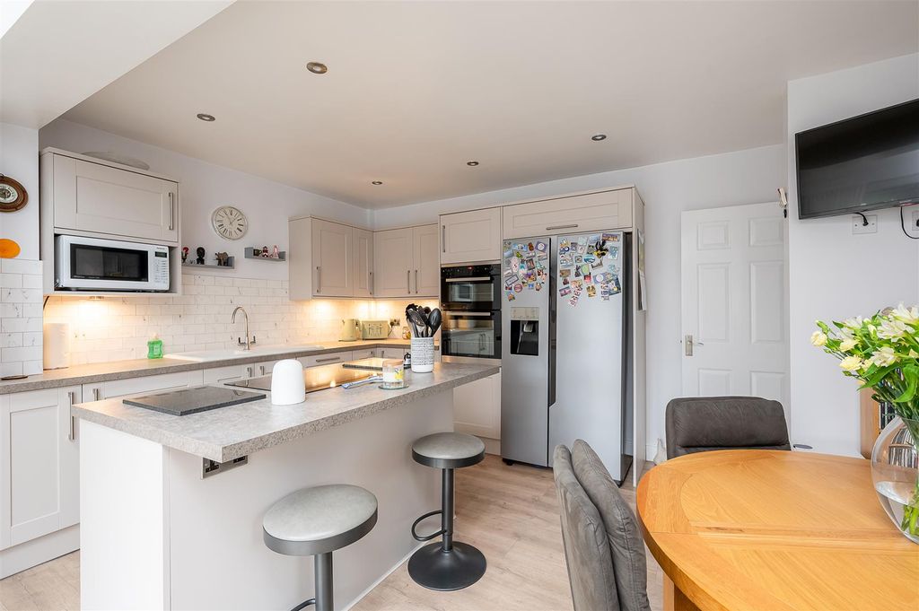 Property photo 1 of 21 Kitchen / Diner