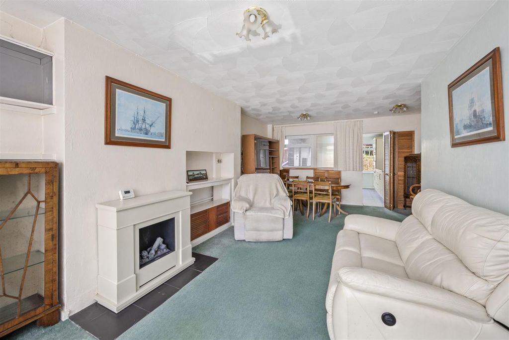Property photo 2 of 18 Living/Dining Room